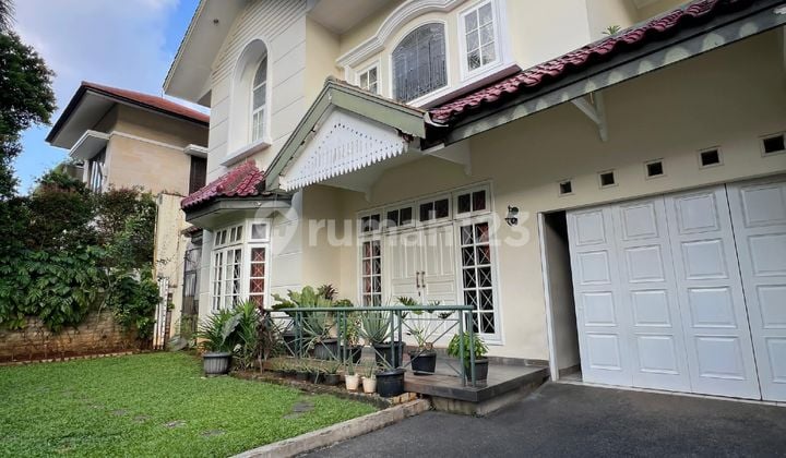 Dijual Murah Rumah Cantik di Senopati Area, Jalan Lebar dan Tenang. Luas 365M 2Lt Rp 22.5 M