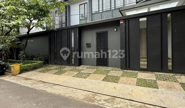 Dijual Rumah Seperti Ddalam Komplek(Gated) Dikebayoran Baru. Luas 340M.(Fisik 360M) Rp.21.5 M
