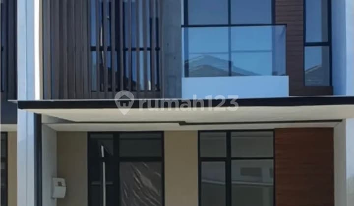 Yellow Kuningan Village House in Pik2, Ready to Occupy, Nice.
