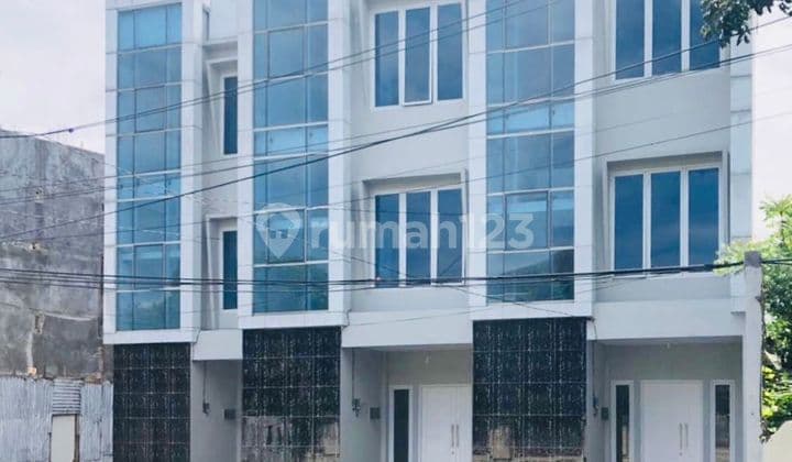 Ruko bisa untuk Kantor 3,5 Lantai Lokasi Strategis di Pejaten