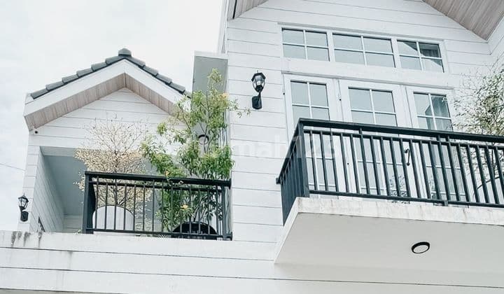 Rumah Hommy American Style Full Furnished Mahakam Residence Ciganjur