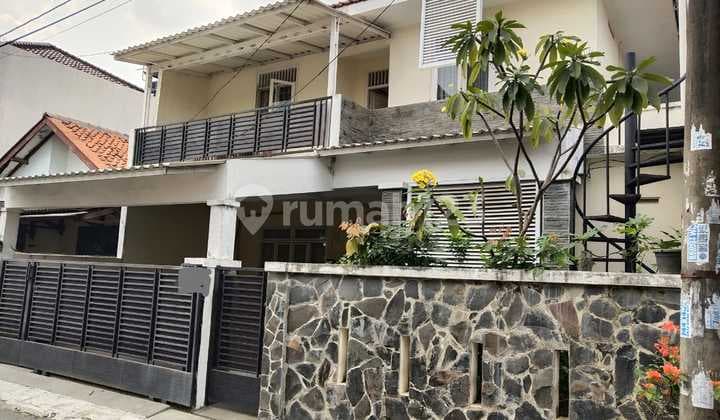 Rumah pjmi ada kamar kost di bintaro tangerang selatan