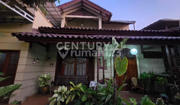 Elegant, Comfortable, Luxurious, Sturdy Residence in a Strategic Southern Jakarta Location