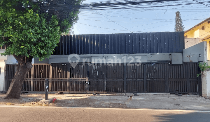 Ruko/Rumah Strategis Pinggir Jalan Raya Duren Tiga: Cocok untuk Kantor, Klinik, atau Cafe