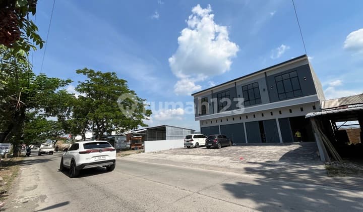 Roadside Shop Tembalang Meteseh
