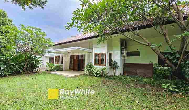 Rumah di Jalan Wijaya, Kebayoran Baru, Jaksel, 1,7 km ke MRT Blok M