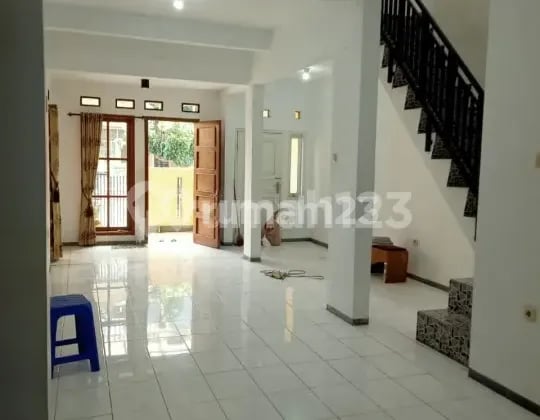 Siap Huni Rumah 2 Lantai Dekat Pemkot Harga Hemat