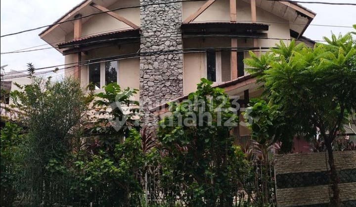 Rumah Siap Huni Depan Taman di Bona Indah dekat MRT Lebak Bulus