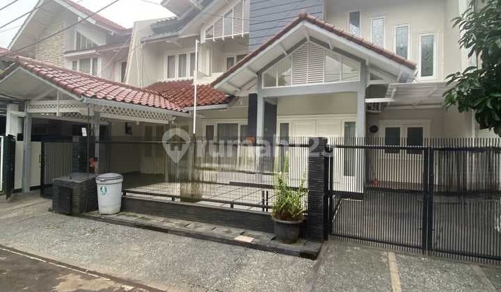 Rumah Terawat di Komplek Besar Lingkungan Tenang di Lebak Bulus