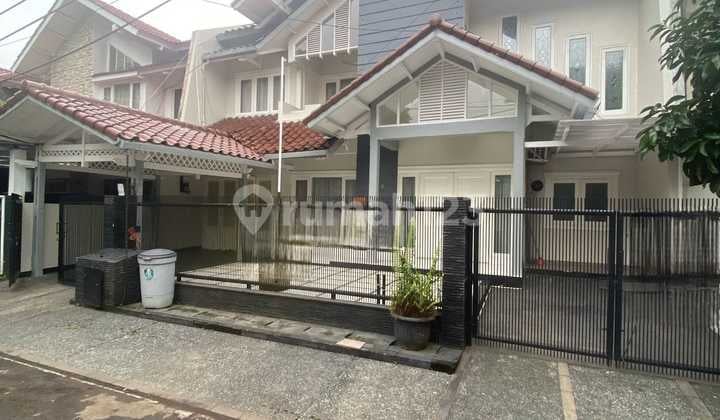Rumah Terawat di Komplek Besar Lingkungan Tenang di Lebak Bulus