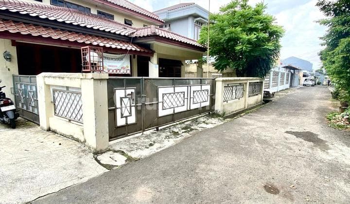 Rumah Lama Bangunan Kokoh Harga di Bawah Pasar Tanah Kusir