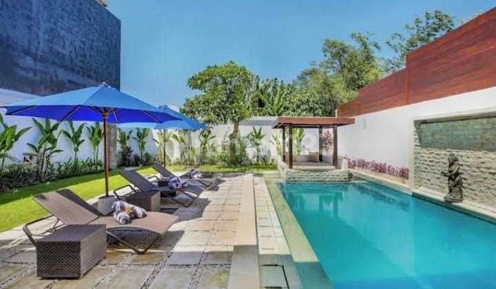 Villa Mewah 2 Lantai dengan Taman Yg Asri Seminyak Bali