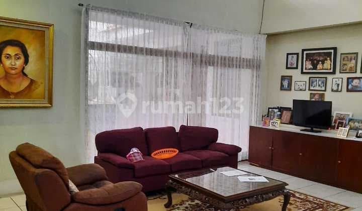 Rumah Megah Nyaman di Komplek Setra Sari