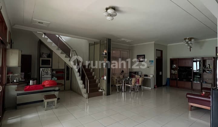 Dijual Rumah Tengah Kota Di Simpang Pahlawan Surapati