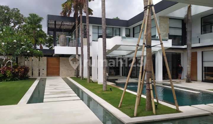 Villa Yang Nyaman Dan Mewah di Tumbak Bayuh Pererenan Canggu