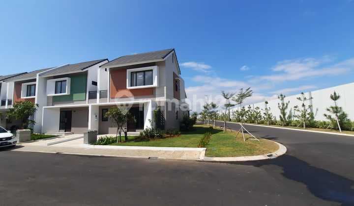 Minimalist Ready-to-Occupy Corner House in Dayana Summarecon Bandung