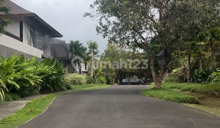 Beautiful House Among Famous Hotels and Resorts in Jimbaran Bali