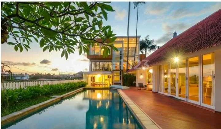 Luxury Villa in Berawa with Ricefield View Near Finns