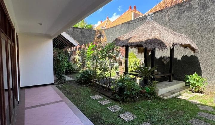 Rumah Dalam Komplek One Gate System di Kuta