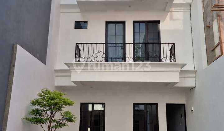 Rumah Baru 3 Lantai di Mampang Prapatan, Siap Huni, Modern & Strategis