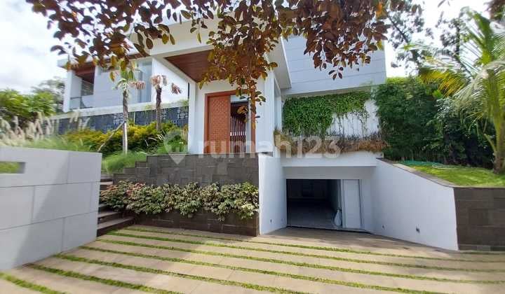 Rumah Posisi Hook Pondok Indah Ada Lift & Kolam Renang Modern