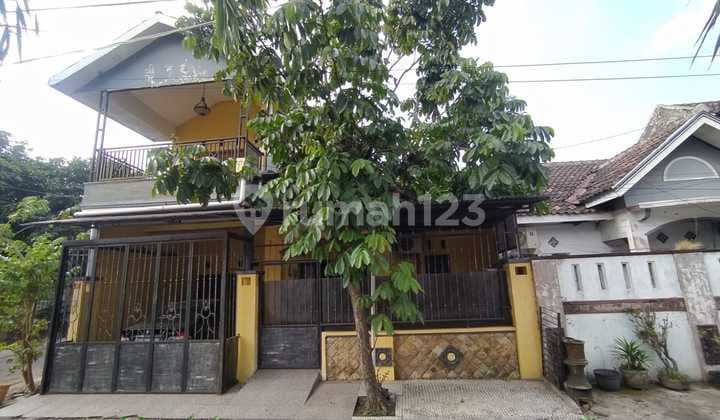 Rumah 2 Lantai, Ada Balkon, Hadap Selatan-Barat, di Colomadu