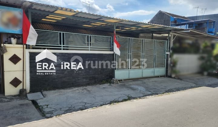 Rumah berada dekat pusat bisnis Solobaru, investasi yg bagus