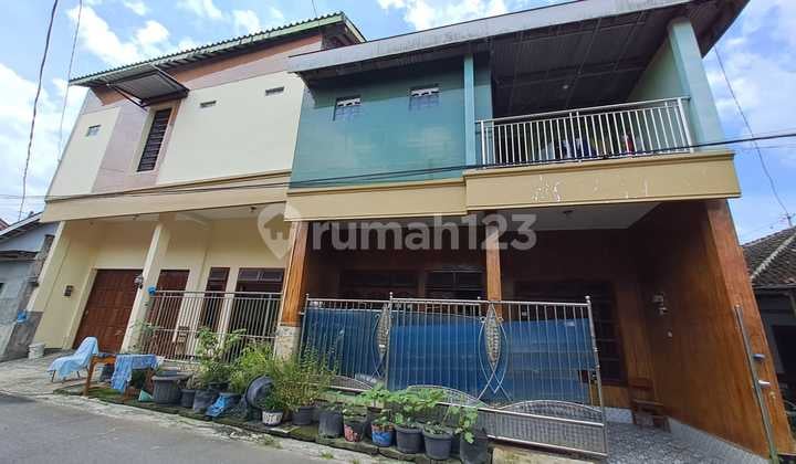Rumah 2 Lantai Dekat Superindo & Tjolomadoe, 5 Menit ke Bandara Solo