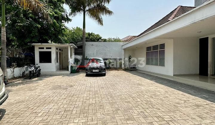 Rumah Lama Lokasi Bagus Zona Komersial di Tanah Abang, Jakarta Pusat