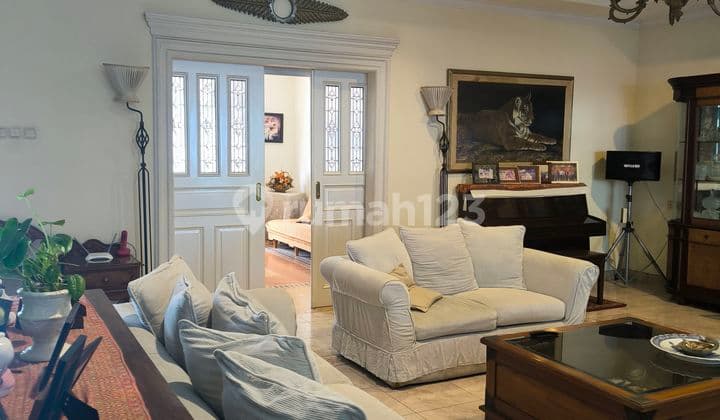 Semi-classic house, premium area