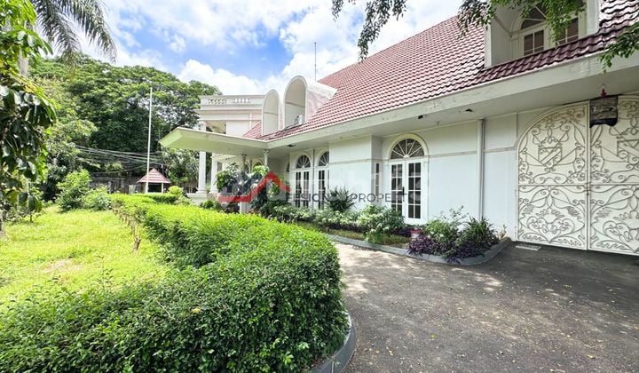 Good and Sturdy House Strategically Located Near Senayan City Area, Simprug, South Jakarta