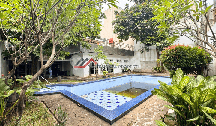Rumah Bagus Untuk Usaha Area Komersil di Pondok Indah, Jakarta Selatan