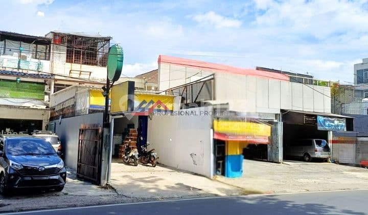 Old 3-Story Shop House, Strategic Location, Spacious Parking, on Fatmawati Raya, South Jakarta