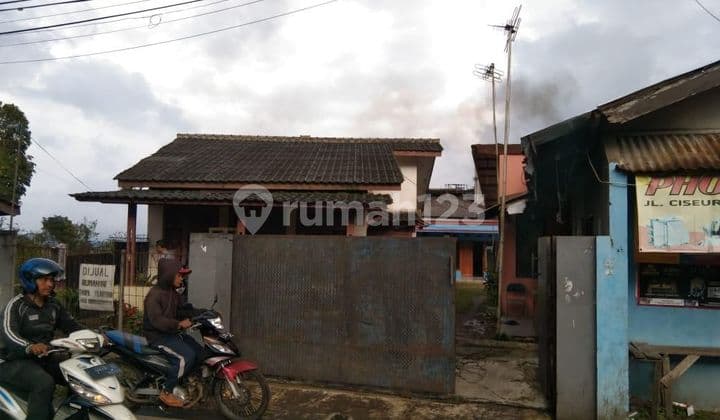 Rumah Lama Di Pinggir Jalan Raya Hanjawar Cipanas Puncak