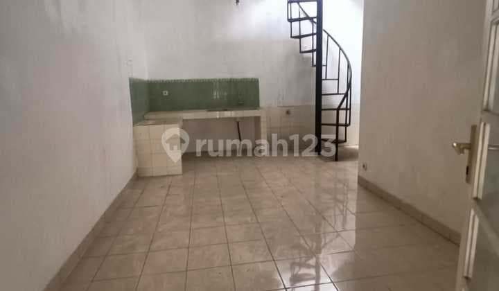 Rumah Montreal 1 1/2 LT Siap Huni