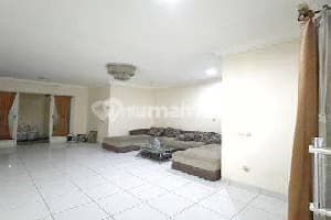 Rumah Hoek 2 Setengah Lantai