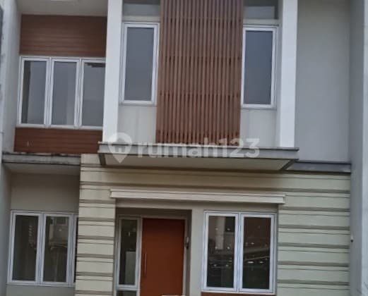 Rumah 2 lantai modern minimalis baru di kota wisata