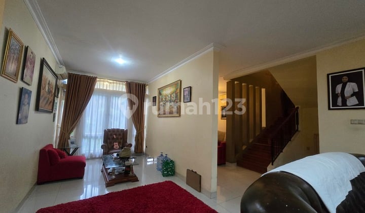 Rumah Bagus SHM Dibawah Harga Pasar ,Luas 2 Lantai Depan Taman Dalam Cluster di Kota Wisata Cibubur