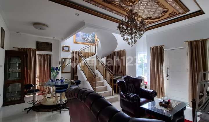 Rumah 2 Lantai Bagus Siap Huni SHM di Kota Wisata Cibubur