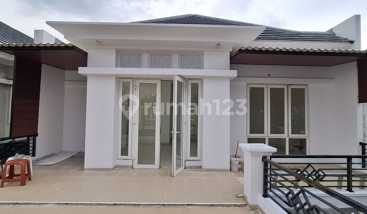Rumah, 2 Lantai, Bebas Banjir,Siap Huni Dekat Pintu Tol di Kota Wisata Cibubur