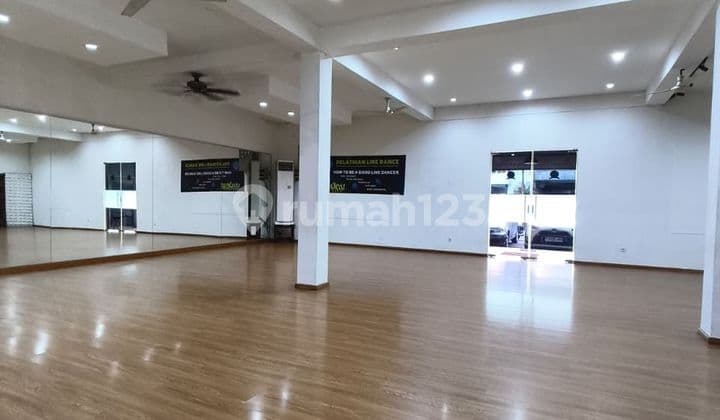 Large Land House in Lebak Bulus, Roadside, South Jakarta, Suitable for Business Venue: Restaurant, Cafe, Showroom, etc.