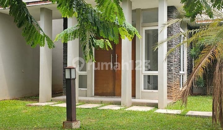 Rumah Dikota Wisata Depan Taman Cluster Strategis Luas Tanah 330 M² Siap Huni