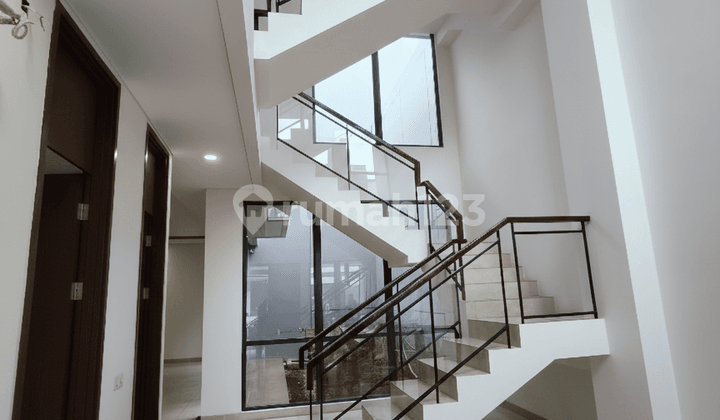 Rumah Kota Wisata Cluster Baru Siap Huni Kamar Tidur 4+1