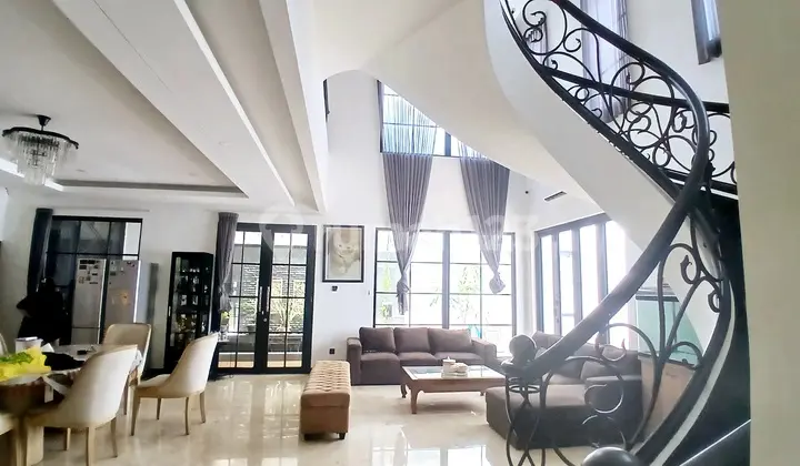 Rumah Mewah Bagus Dikota Wisata Posisi Hook Kuldesak Luas Tanah Diatas 300m