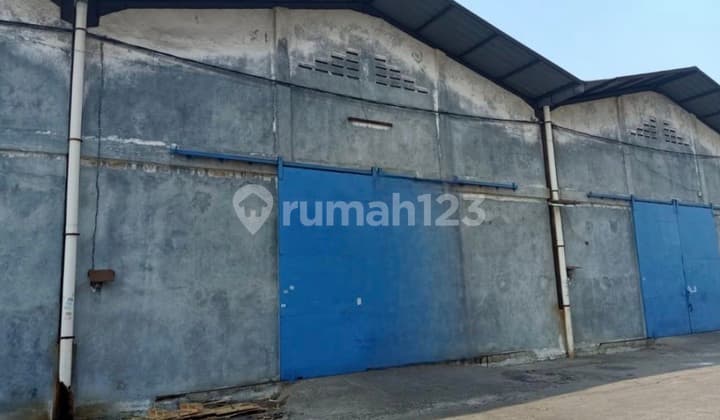 Large Wooden Warehouse Inside Near Ring Road Near Toll to Airport