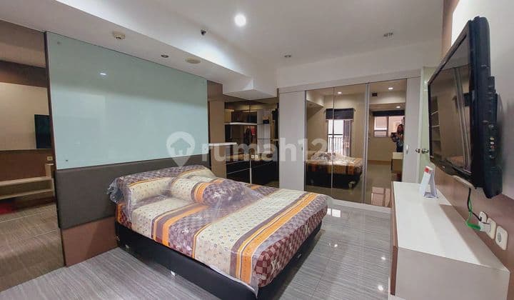 DISEWA UNIT GANDENG DIJADIKAN SATU APARTEMEN ASTON TOWER 2 LANTAI 12 furnish