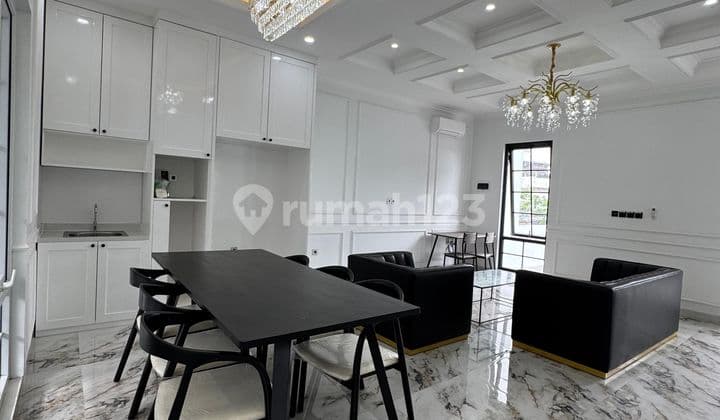 New 6-Bedroom House with Pool & Lift Near Busway Stop