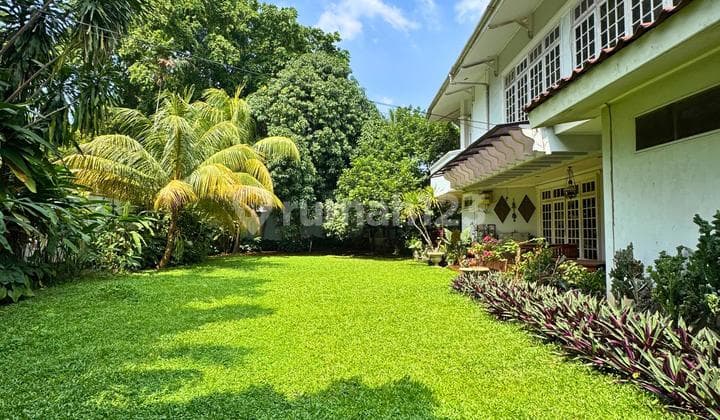 Rumah Asri di Huk di Jl. Kertanegara - Kebayoran Baru. Jarang Ada.