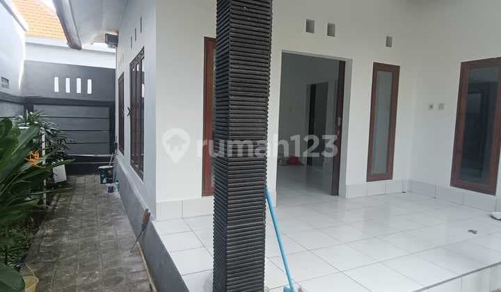 Di Kontrakan Rumah Style Vili