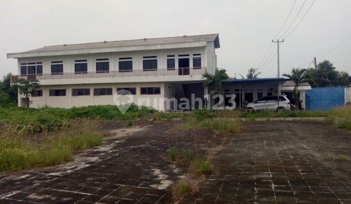 Gudang Beras di Cariu Timur, Pangulah Utara, Kota Baru, Karawang